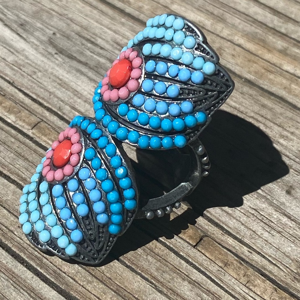Vintage silver tone turquoise colored beaded ring